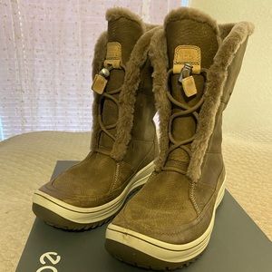 Brand New Women’s ECCO Winter Tan Leather Boots US 9-9.5 EU 40